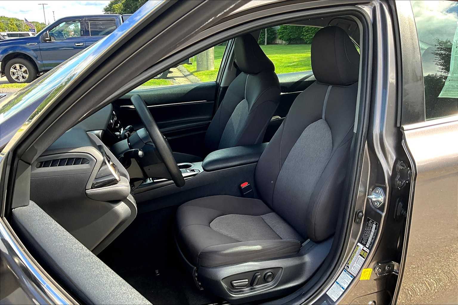 2021 Toyota Camry LE - Photo 8
