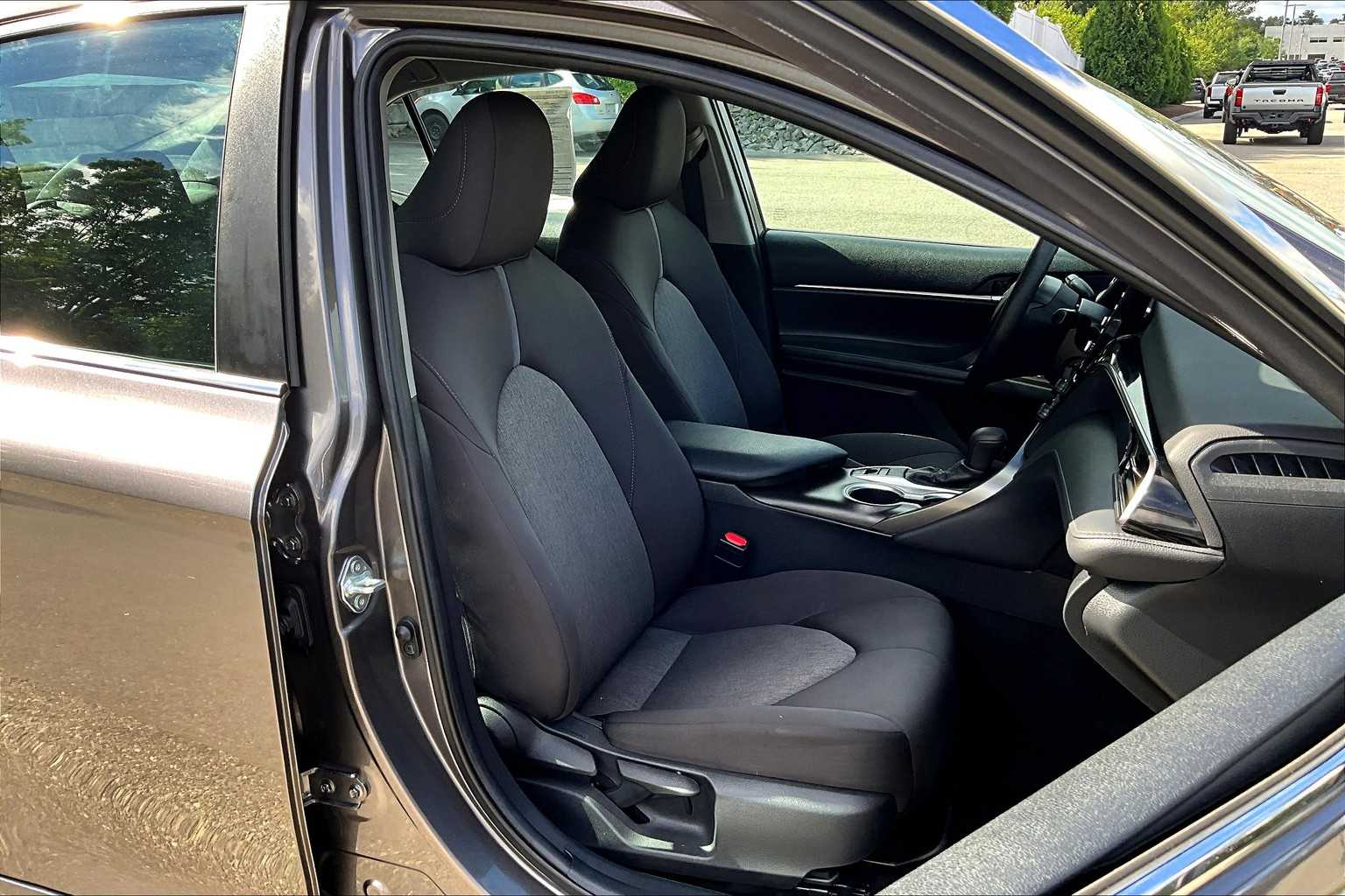 2021 Toyota Camry LE - Photo 9