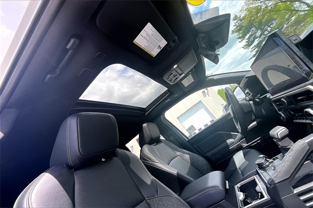 2024 Toyota Tacoma Limited - Photo 18