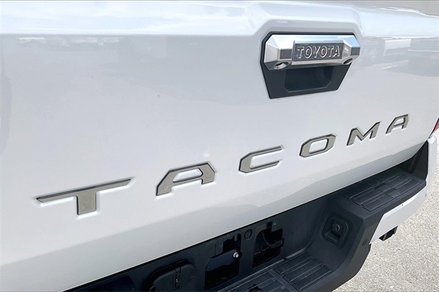 2024 Toyota Tacoma Limited - Photo 8