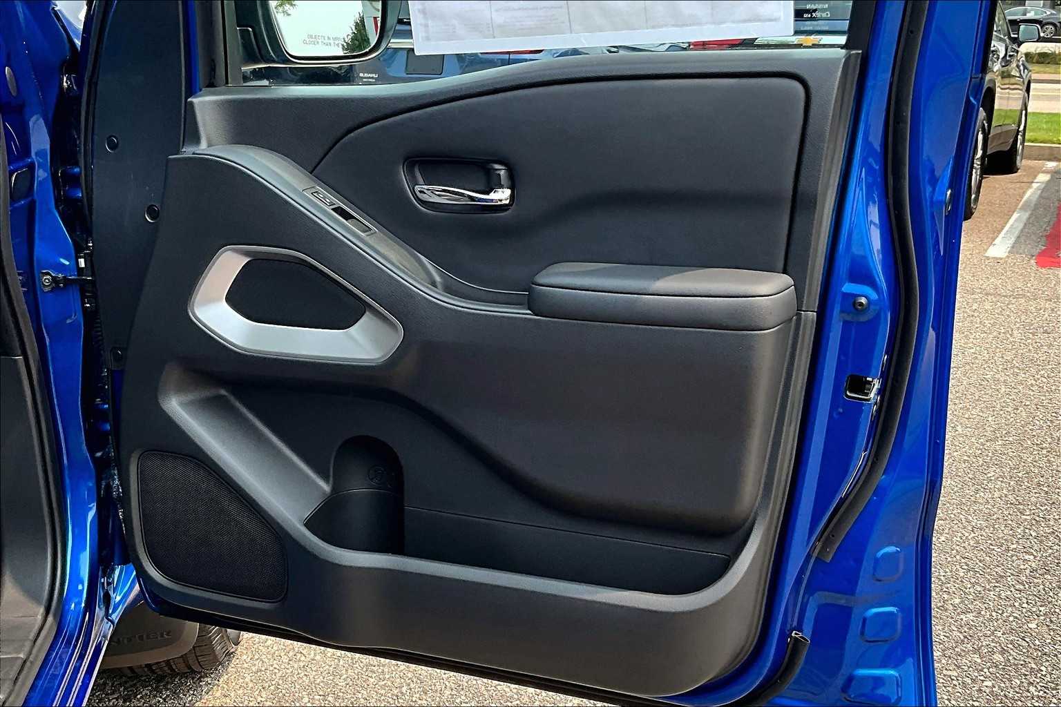 2025 Nissan Frontier SV - Photo 12