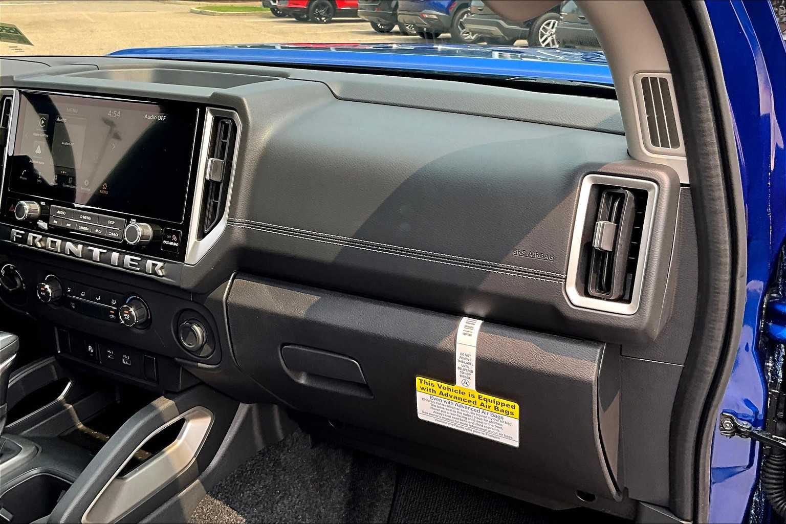 2025 Nissan Frontier SV - Photo 13