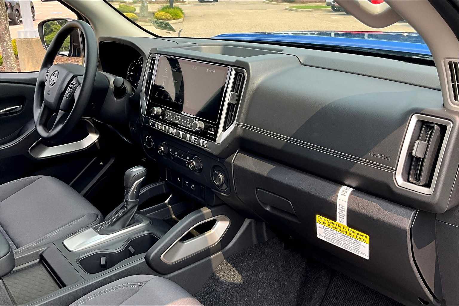 2025 Nissan Frontier SV - Photo 14