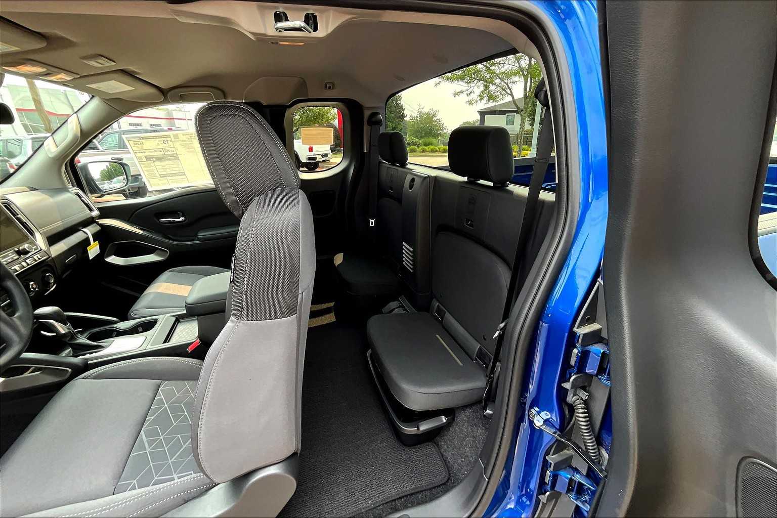 2025 Nissan Frontier SV - Photo 15