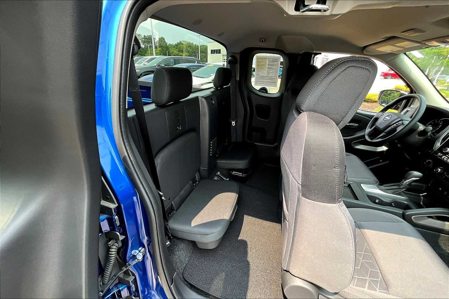 2025 Nissan Frontier SV - Photo 16