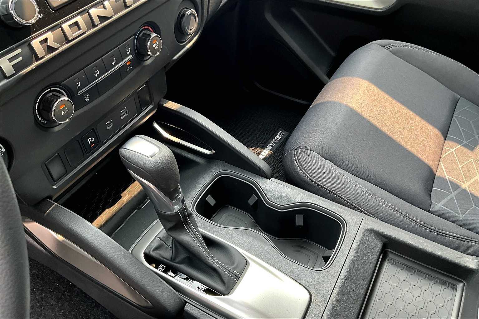 2025 Nissan Frontier SV - Photo 20