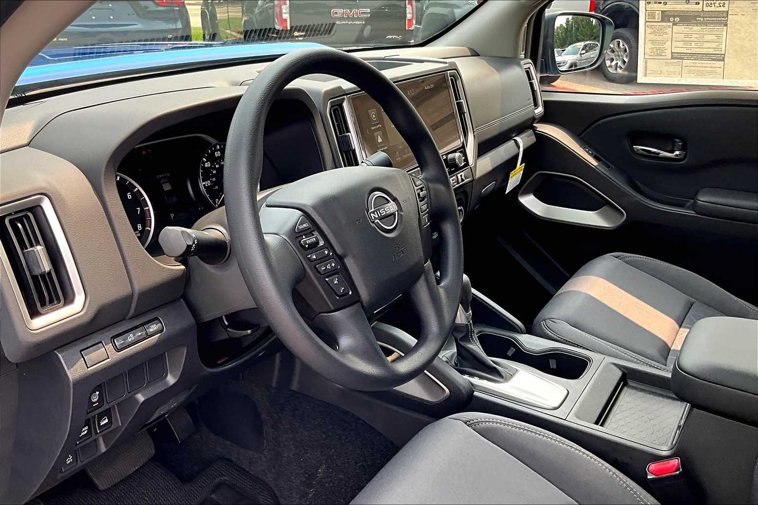 2025 Nissan Frontier SV - Photo 8