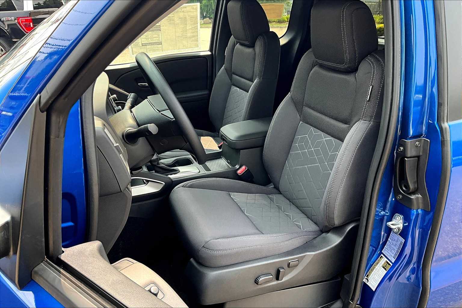 2025 Nissan Frontier SV - Photo 10