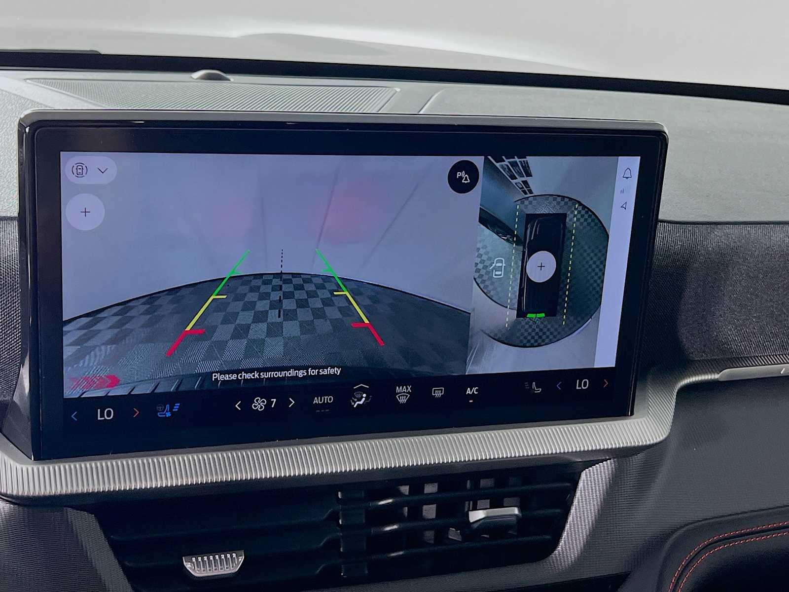 2025 Ford Explorer ST - Photo 14