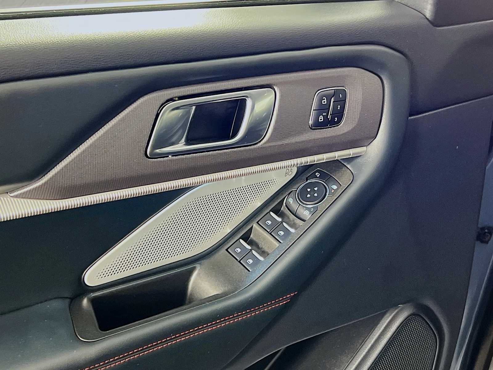 2025 Ford Explorer ST - Photo 18