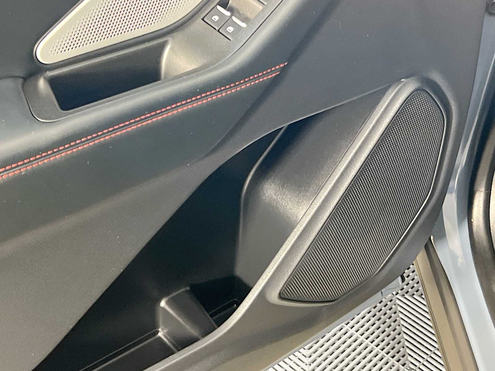 2025 Ford Explorer ST - Photo 19