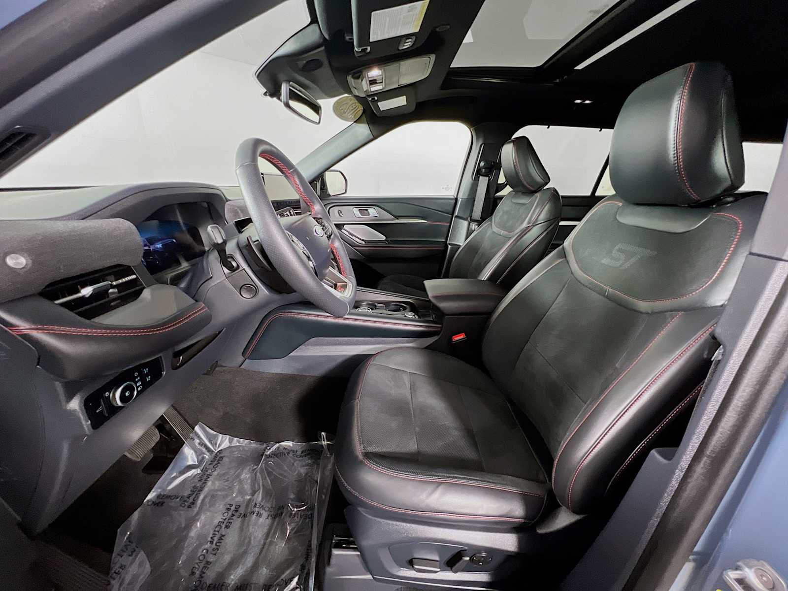 2025 Ford Explorer ST - Photo 22