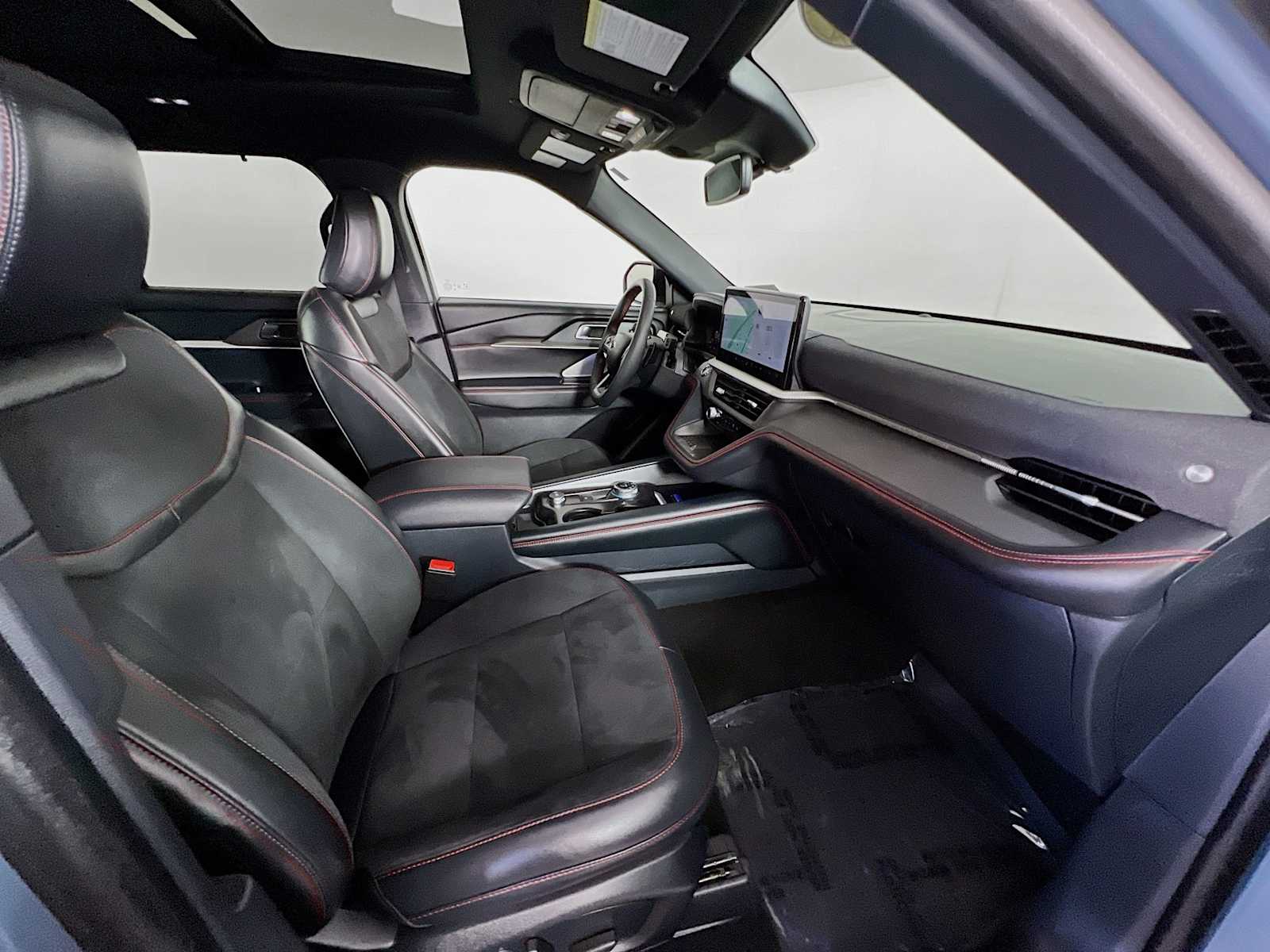 2025 Ford Explorer ST - Photo 30