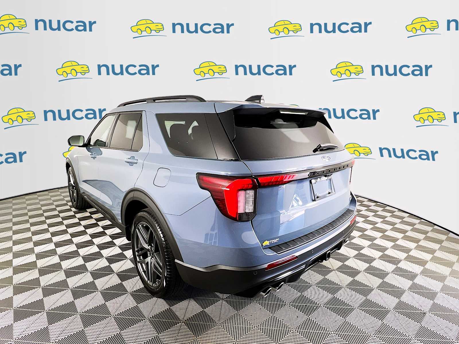 2025 Ford Explorer ST - Photo 5