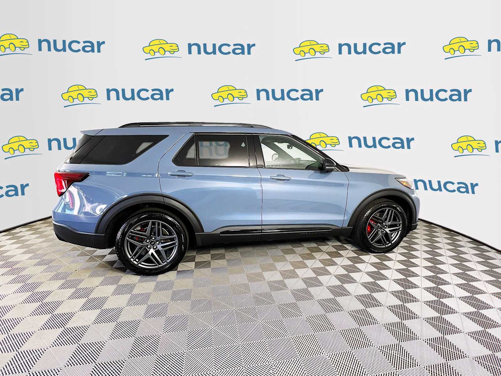2025 Ford Explorer ST - Photo 8