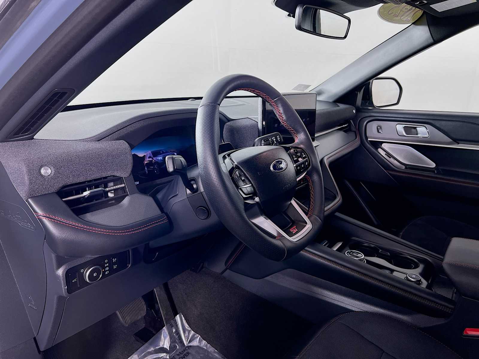 2025 Ford Explorer ST - Photo 9