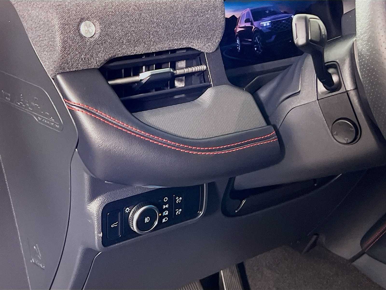 2025 Ford Explorer ST - Photo 10