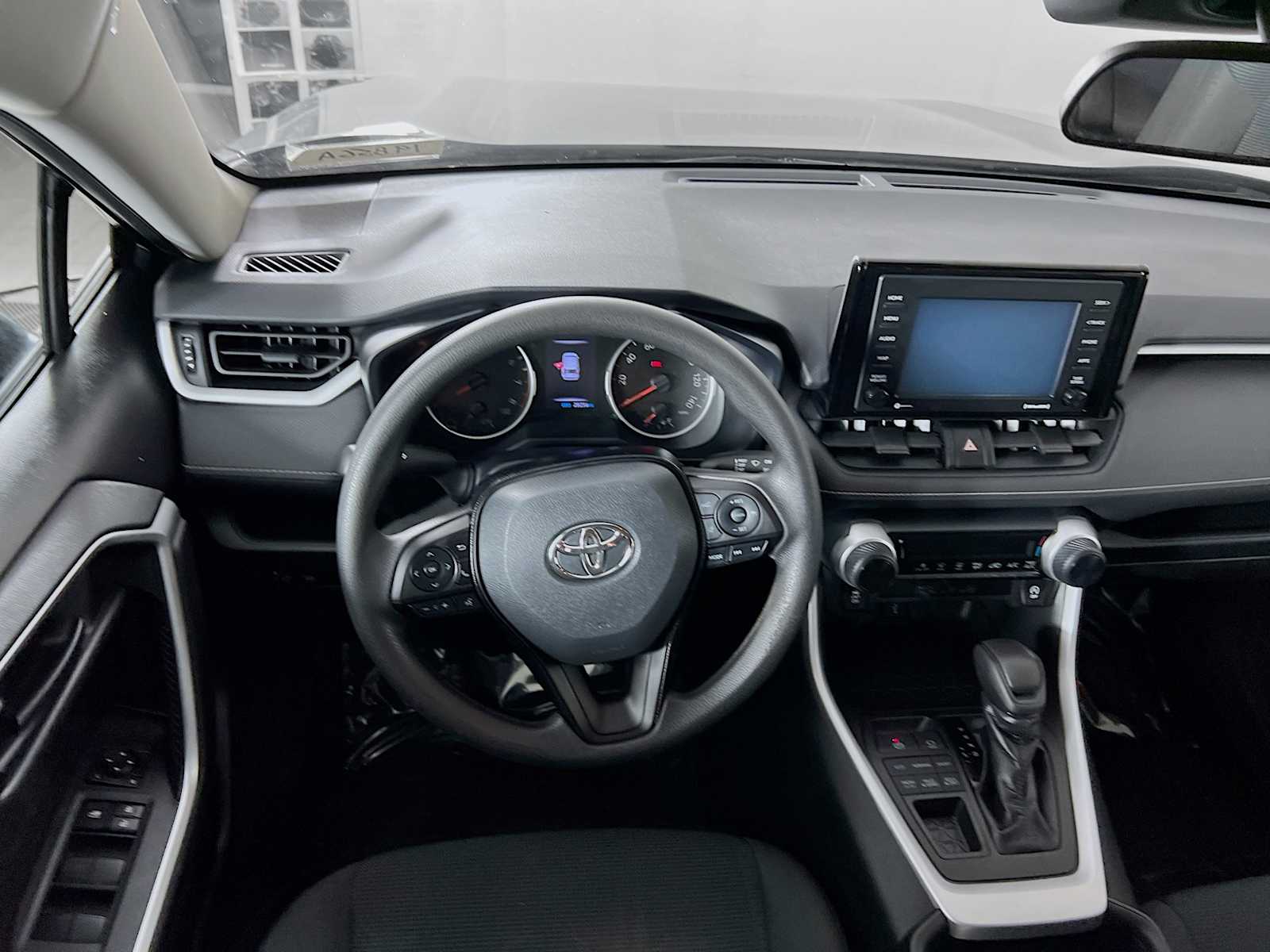 2021 Toyota RAV4 LE - Photo 21