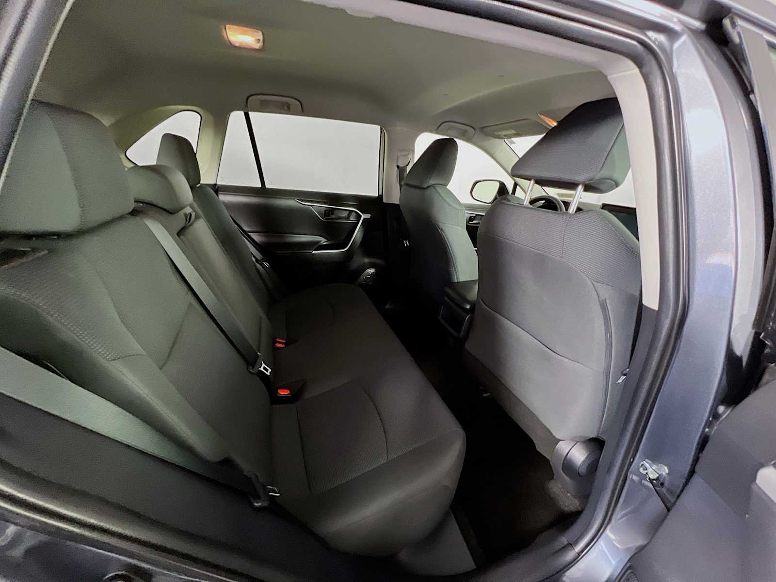 2021 Toyota RAV4 LE - Photo 25