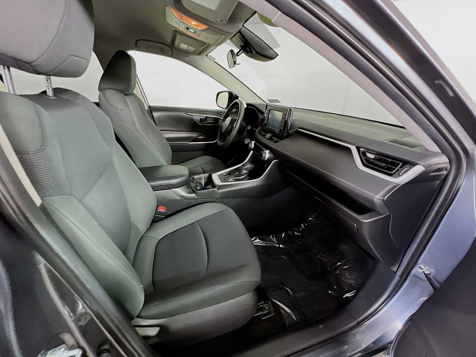 2021 Toyota RAV4 LE - Photo 26