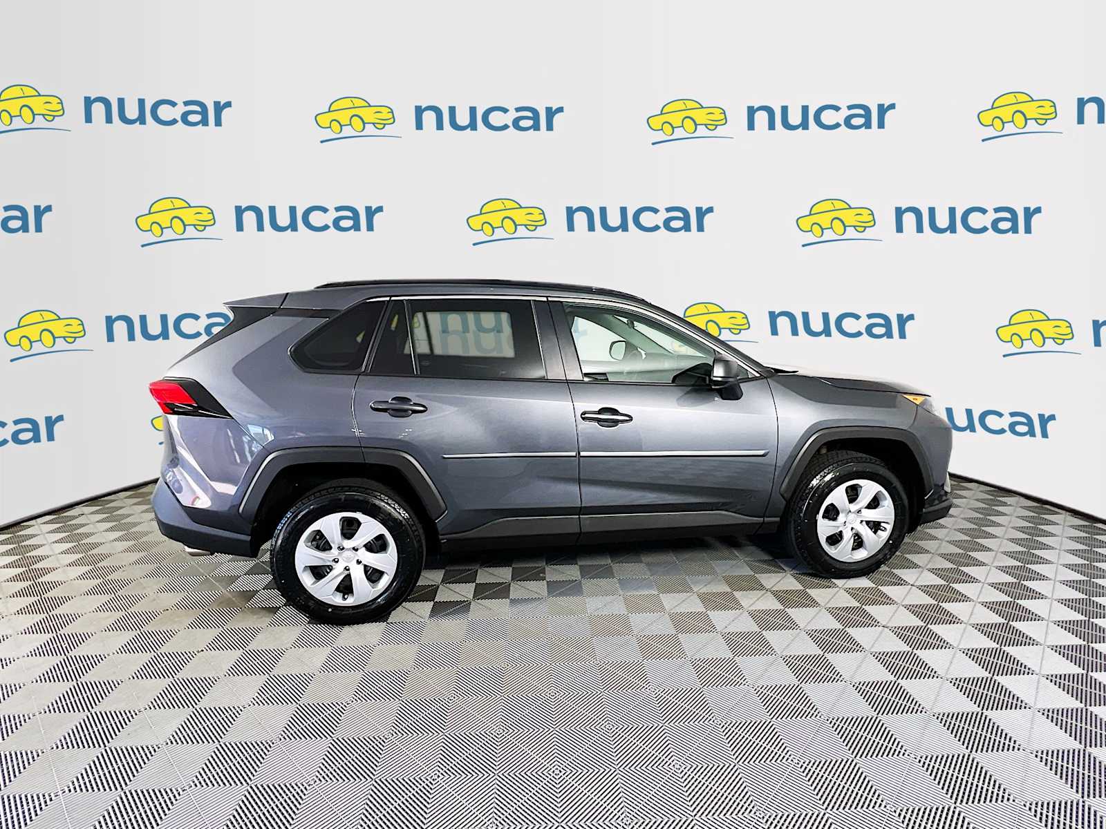 2021 Toyota RAV4 LE - Photo 8