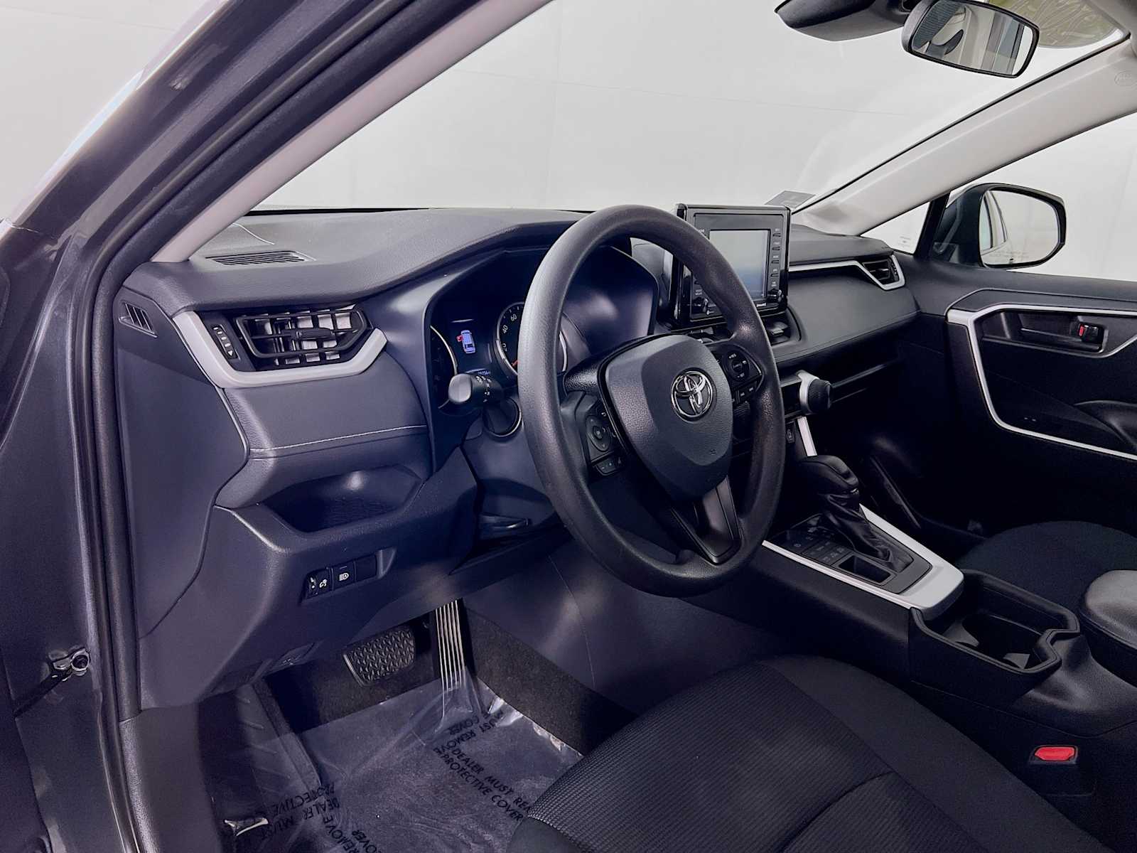 2021 Toyota RAV4 LE - Photo 9