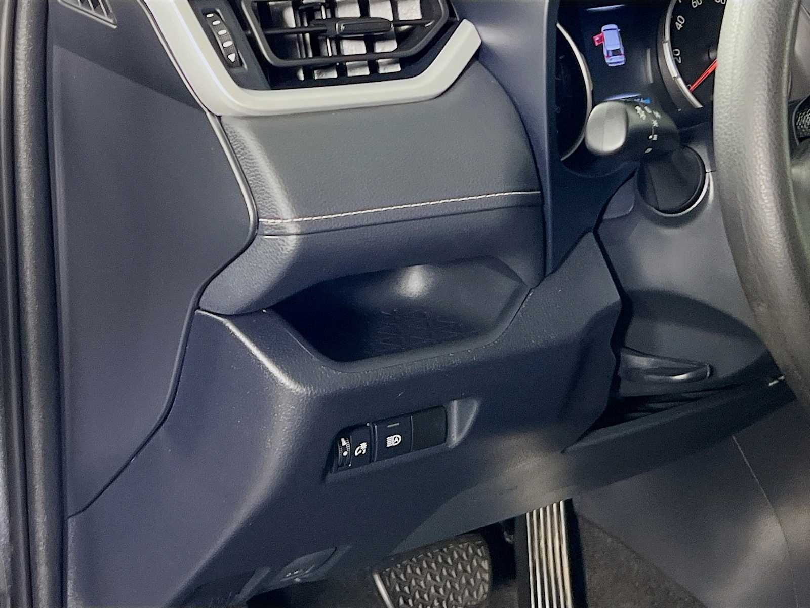 2021 Toyota RAV4 LE - Photo 10