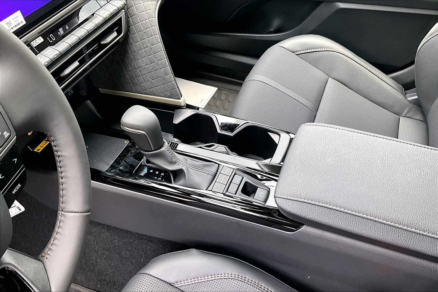 2025 Toyota Camry XLE - Photo 14