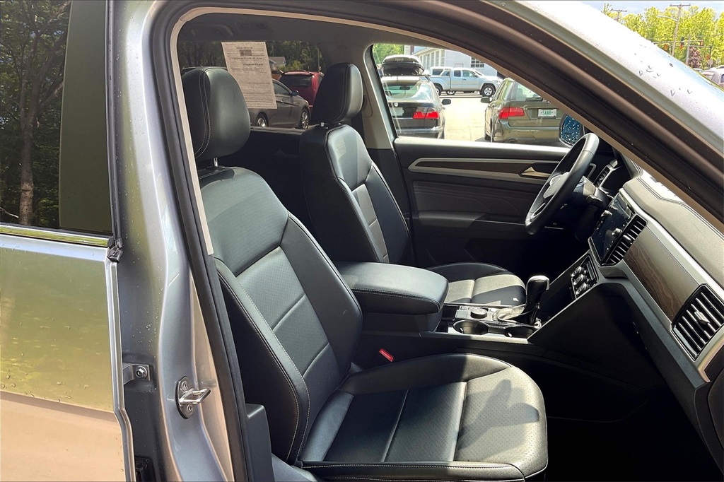 2022 Volkswagen Atlas 3.6L V6 SE w/Technology - Photo 11
