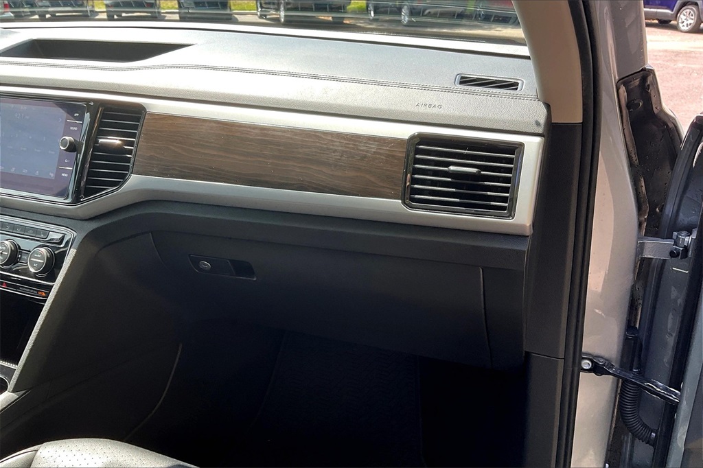 2022 Volkswagen Atlas 3.6L V6 SE w/Technology - Photo 13