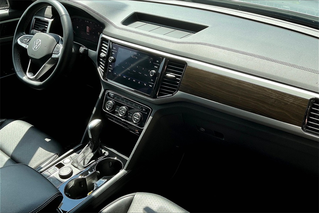 2022 Volkswagen Atlas 3.6L V6 SE w/Technology - Photo 14