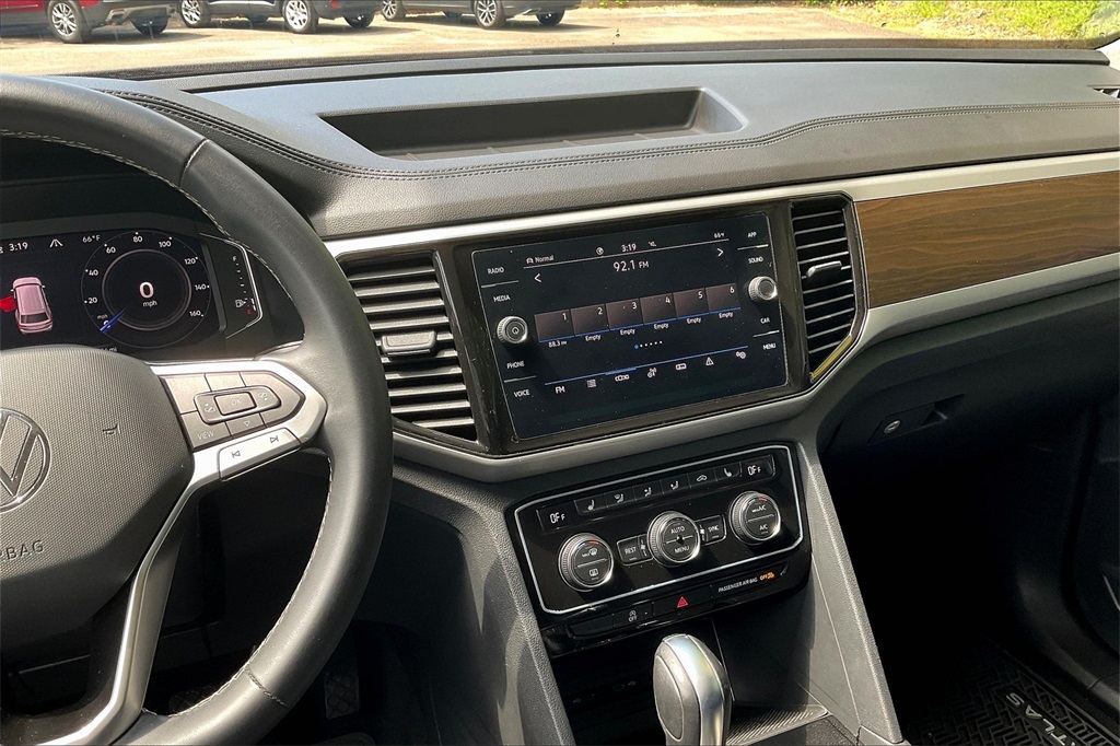 2022 Volkswagen Atlas 3.6L V6 SE w/Technology - Photo 19