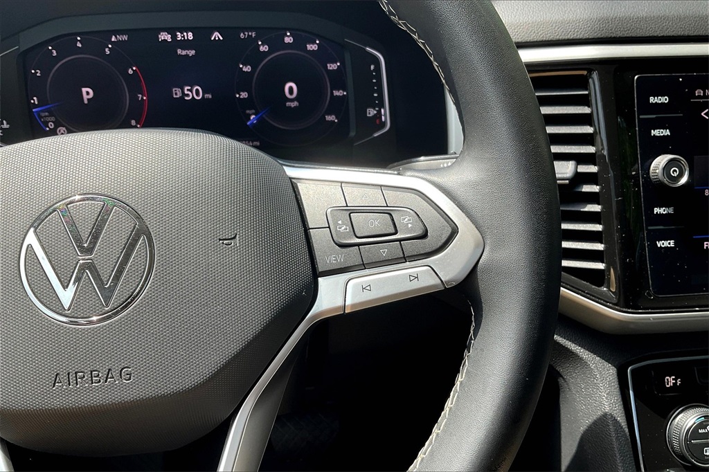 2022 Volkswagen Atlas 3.6L V6 SE w/Technology - Photo 25