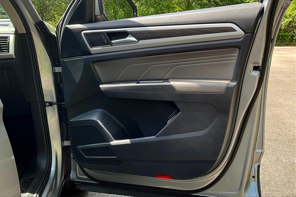 2022 Volkswagen Atlas 3.6L V6 SE w/Technology - Photo 27