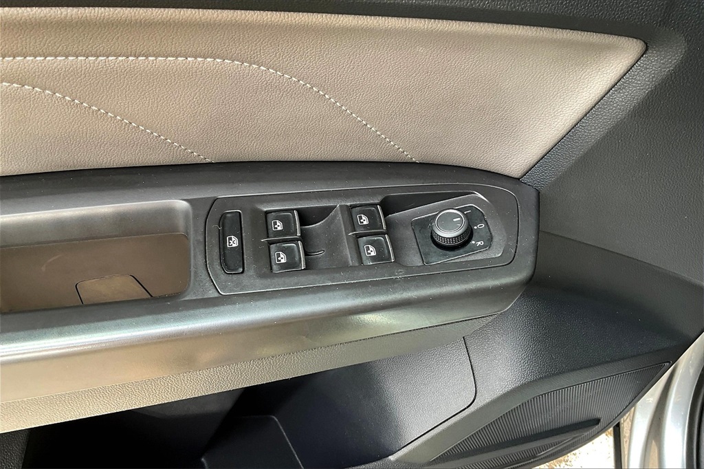 2022 Volkswagen Atlas 3.6L V6 SE w/Technology - Photo 31