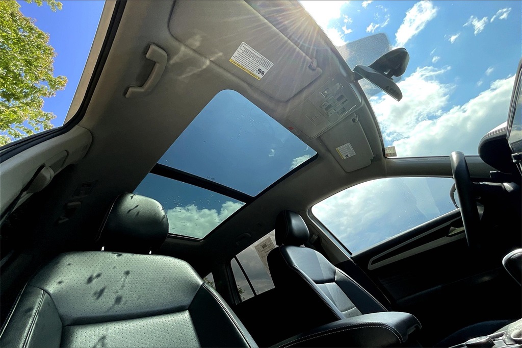 2022 Volkswagen Atlas 3.6L V6 SE w/Technology - Photo 7