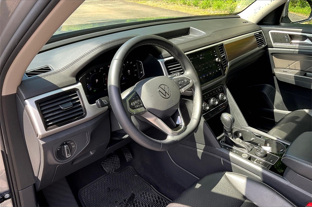 2022 Volkswagen Atlas 3.6L V6 SE w/Technology - Photo 8