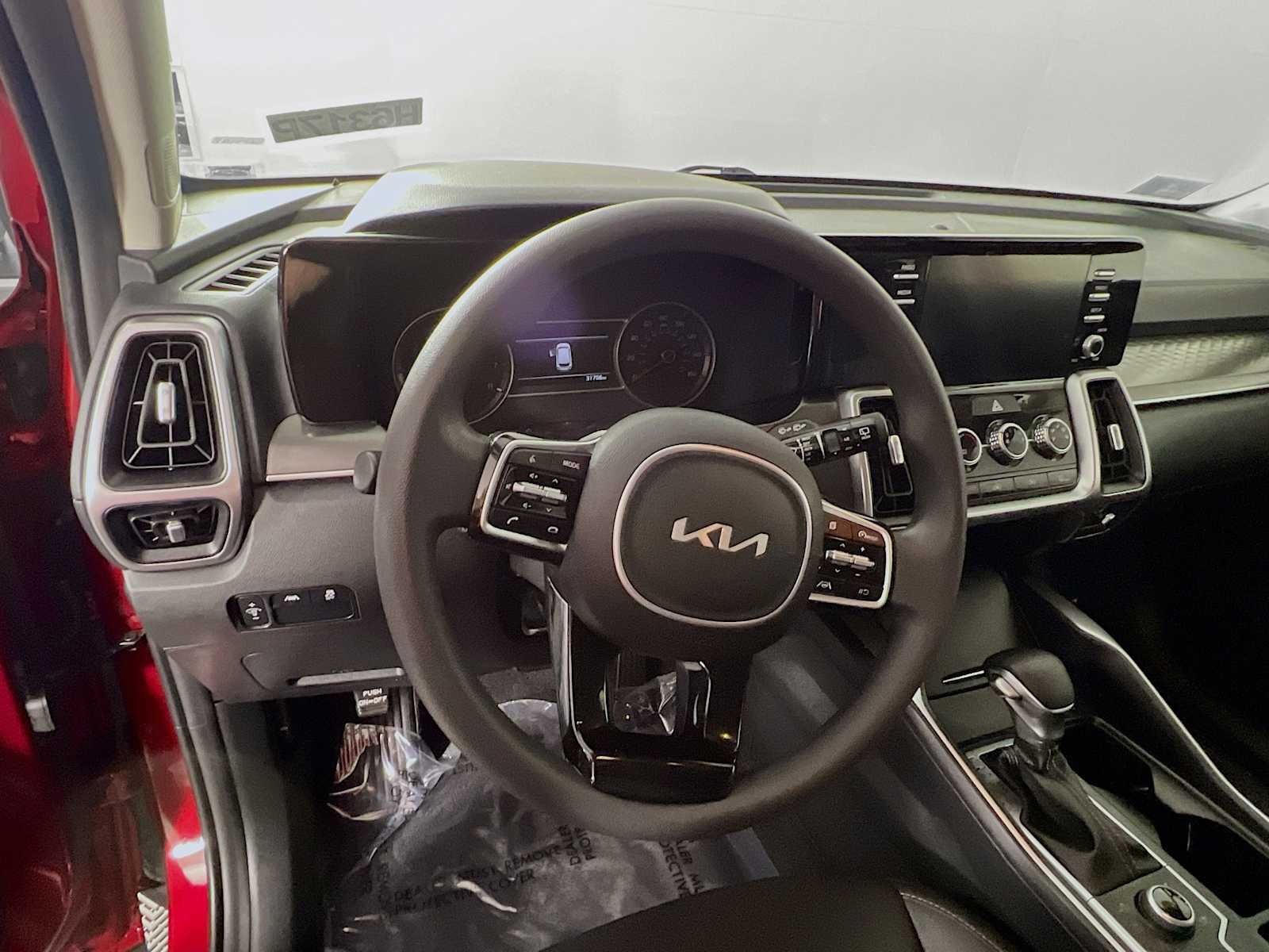 2022 Kia Sorento LX - Photo 11