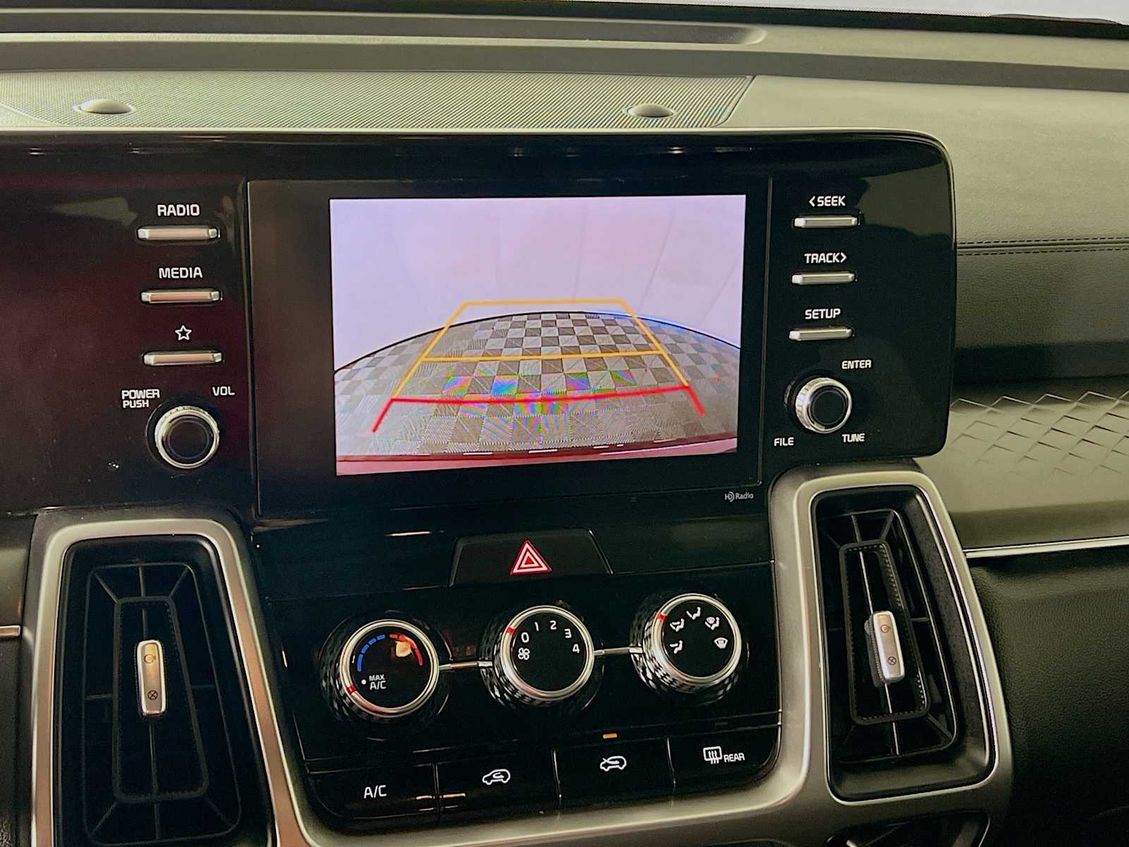 2022 Kia Sorento LX - Photo 13