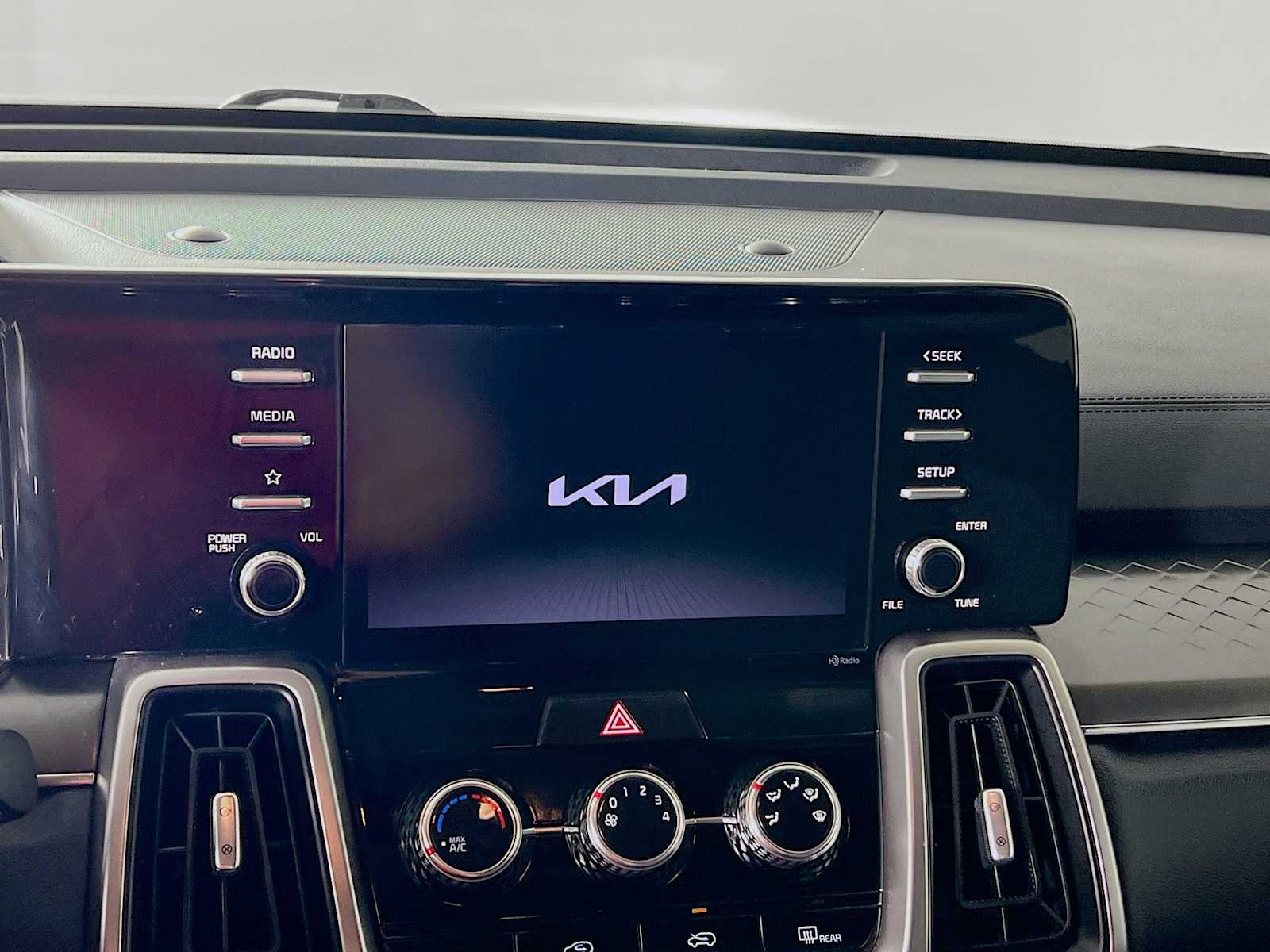 2022 Kia Sorento LX - Photo 14