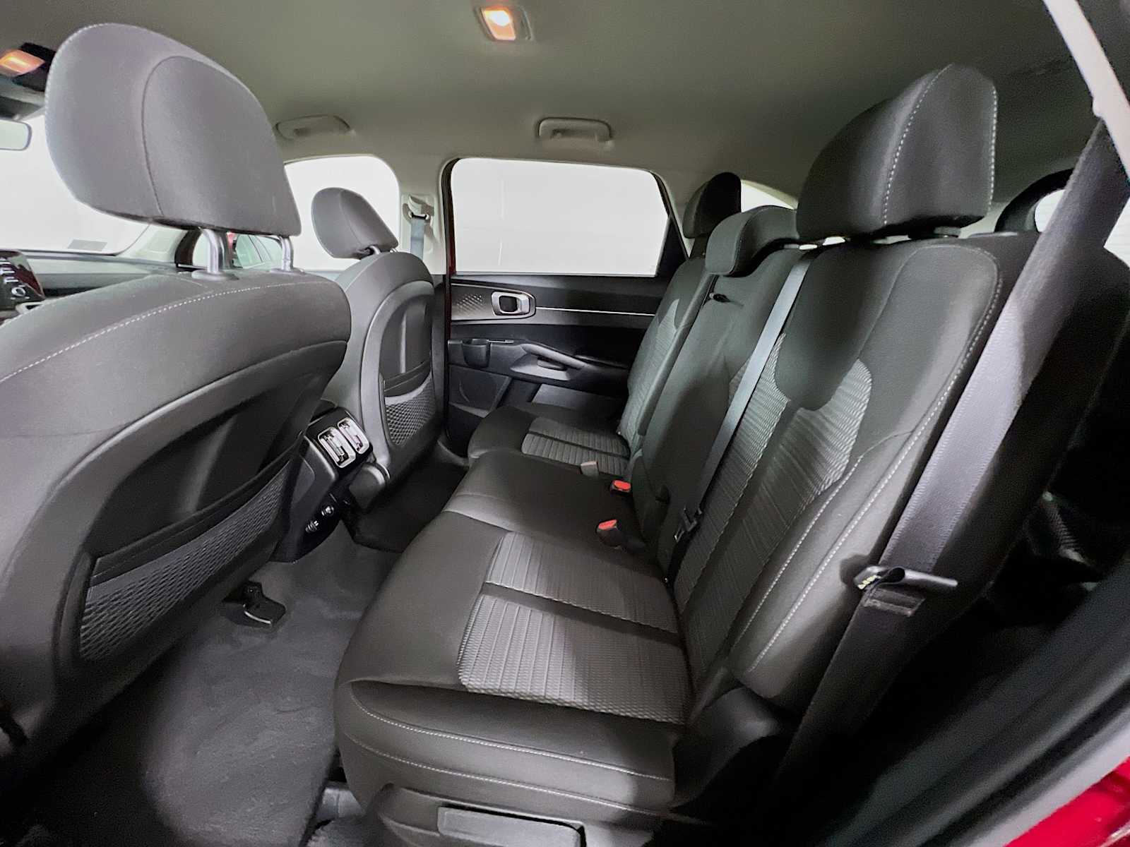 2022 Kia Sorento LX - Photo 23
