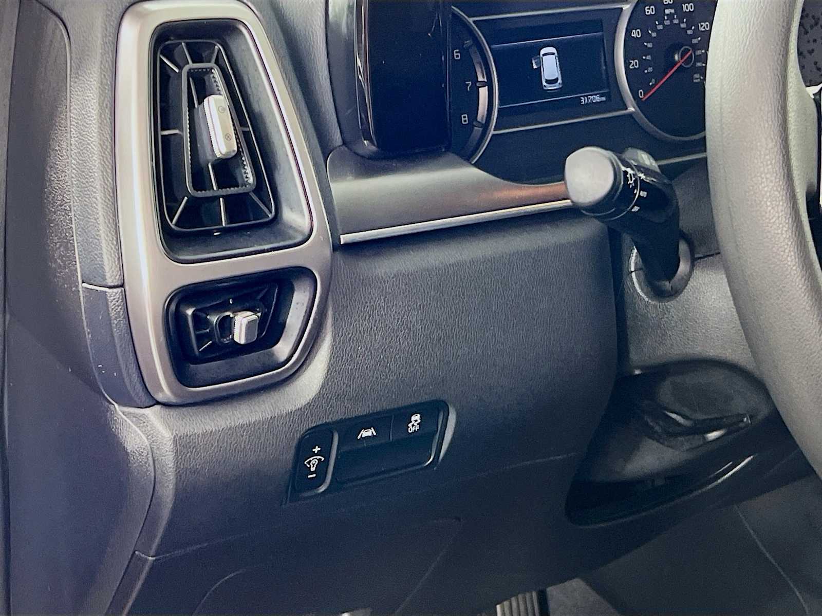 2022 Kia Sorento LX - Photo 10