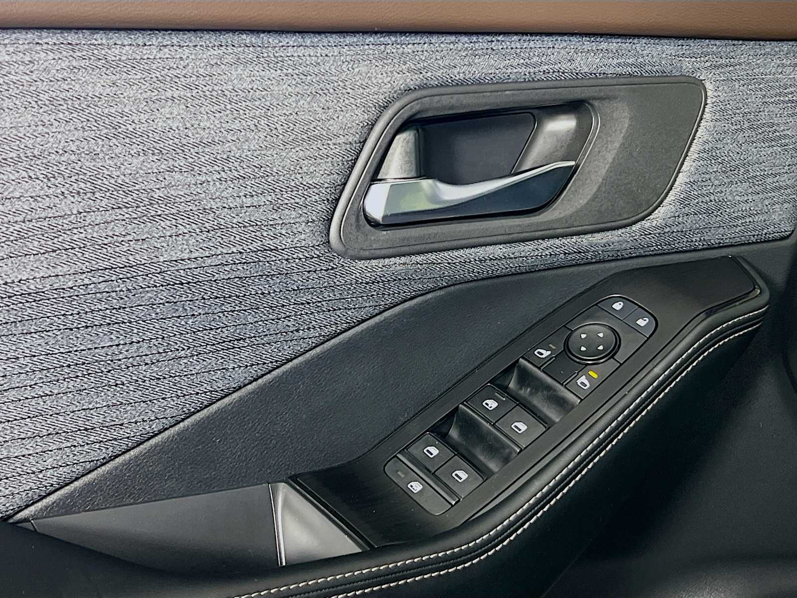 2023 Nissan Rogue SV - Photo 17