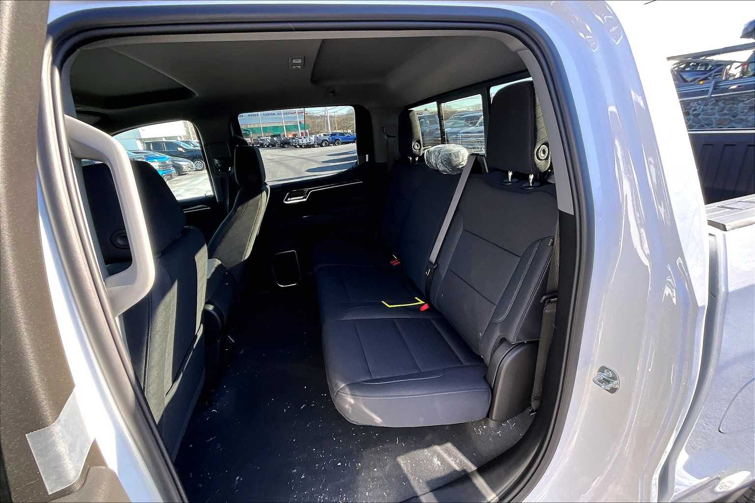 2025 Chevrolet Silverado 1500 LT - Photo 15