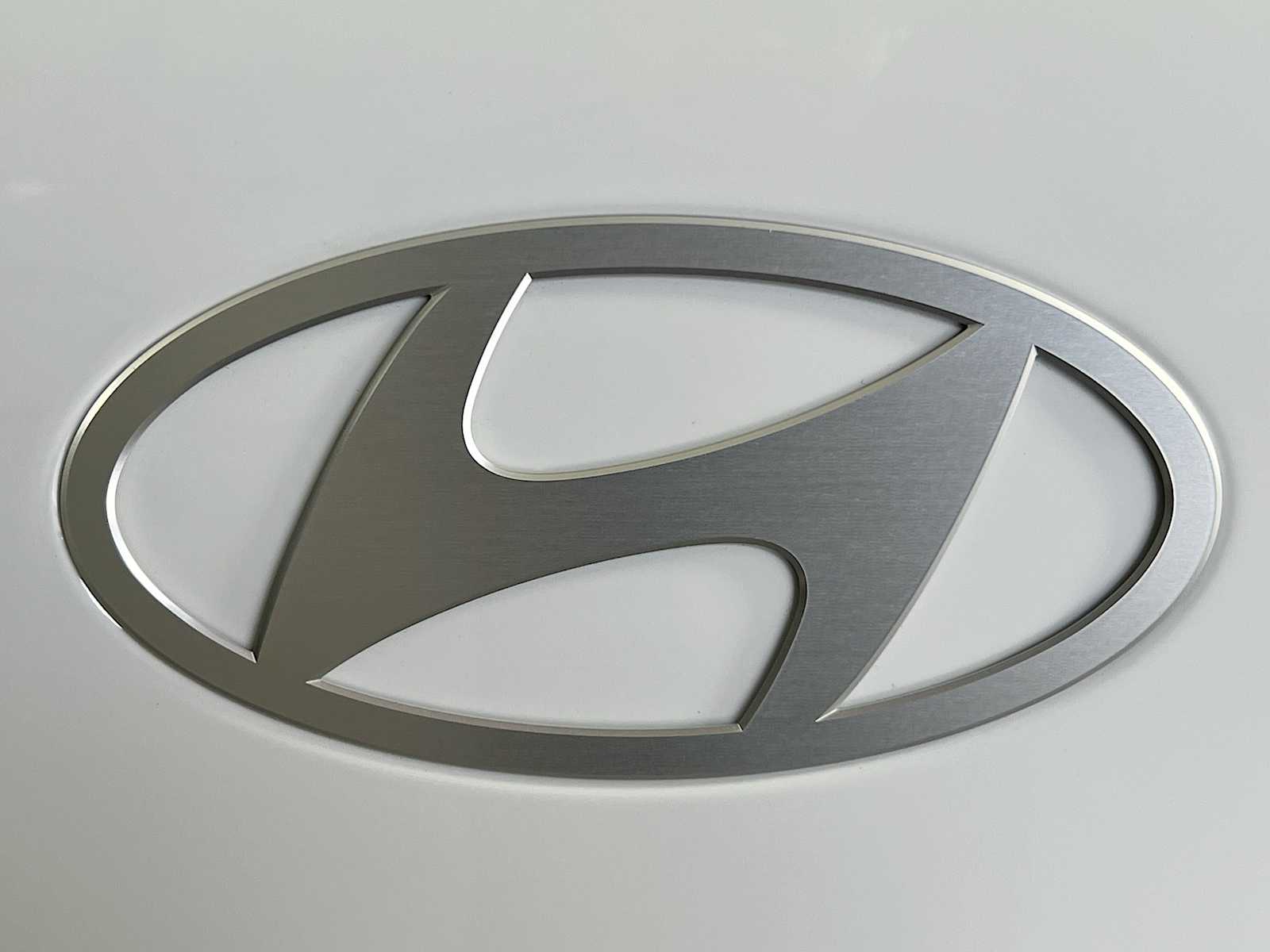 2025 Hyundai Kona SEL - Photo 18