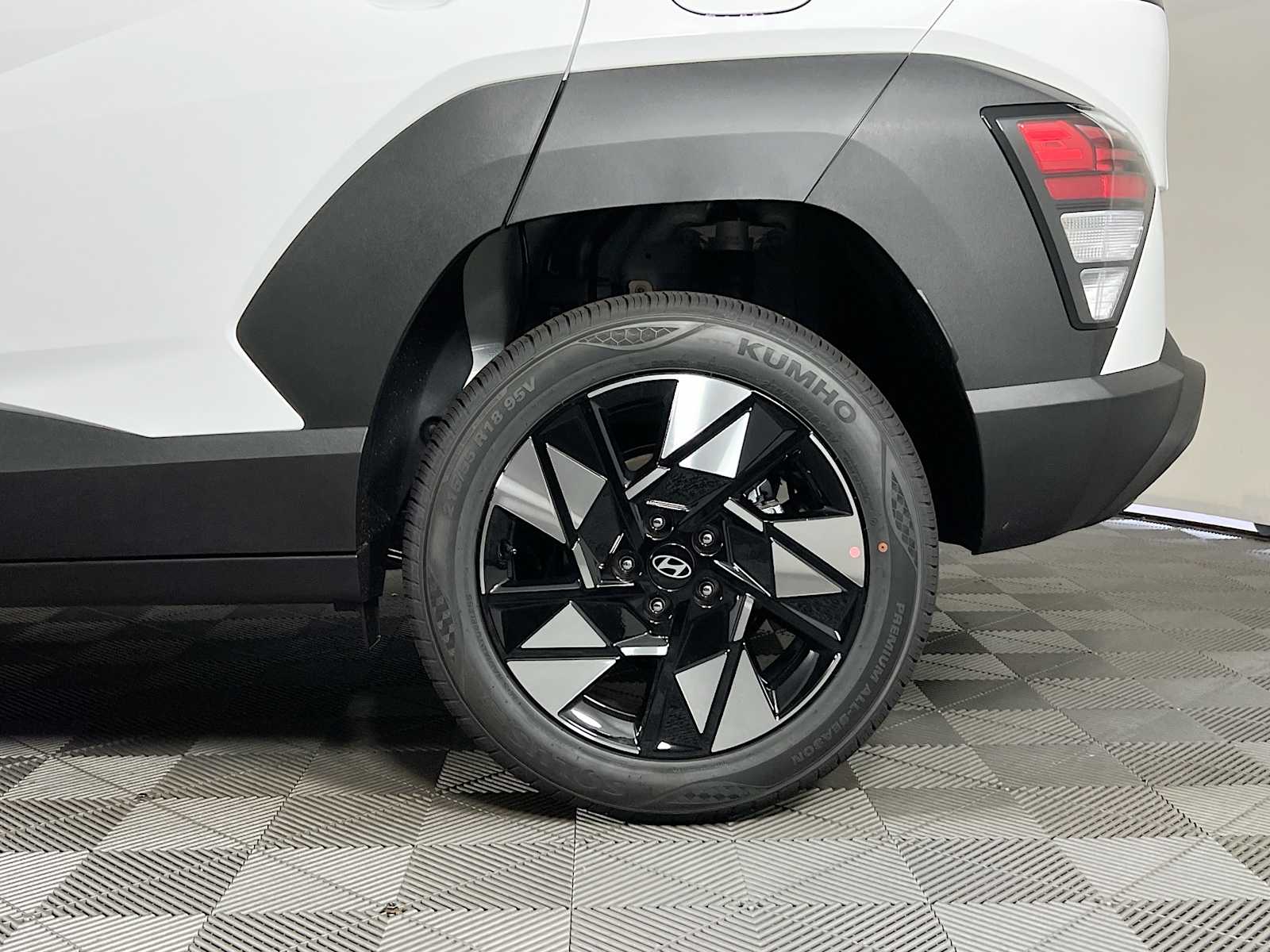 2025 Hyundai Kona SEL - Photo 19