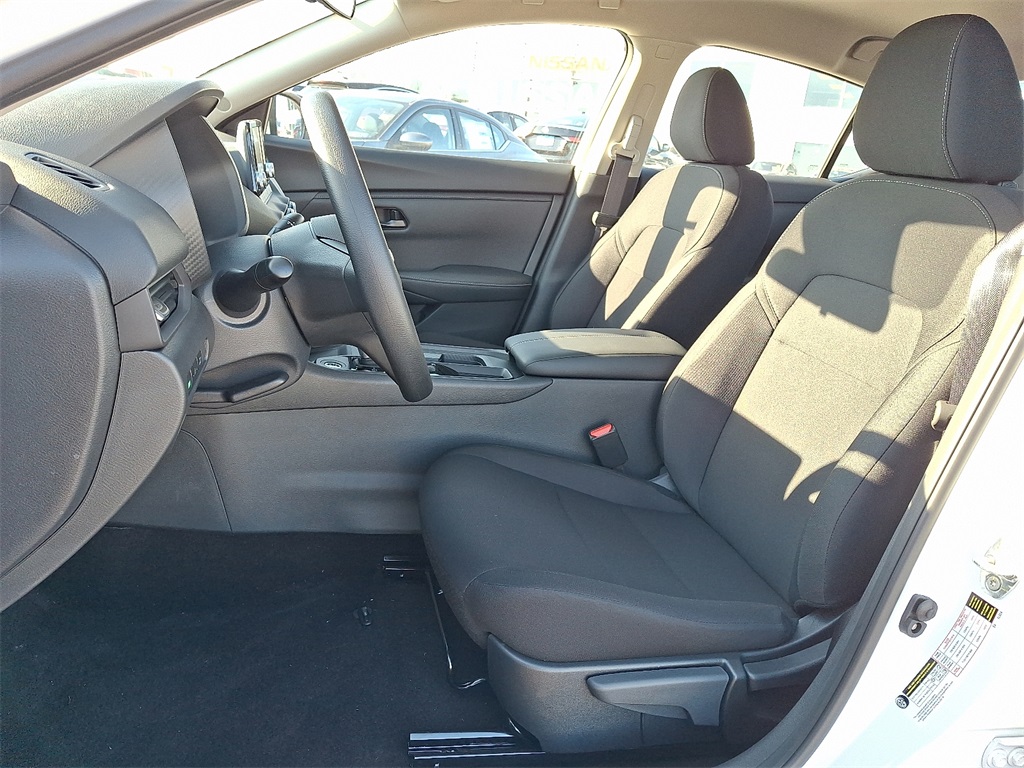 2025 Nissan Sentra S - Photo 9