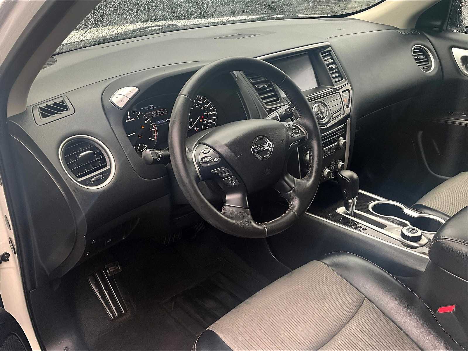 2020 Nissan Pathfinder SV - Photo 8