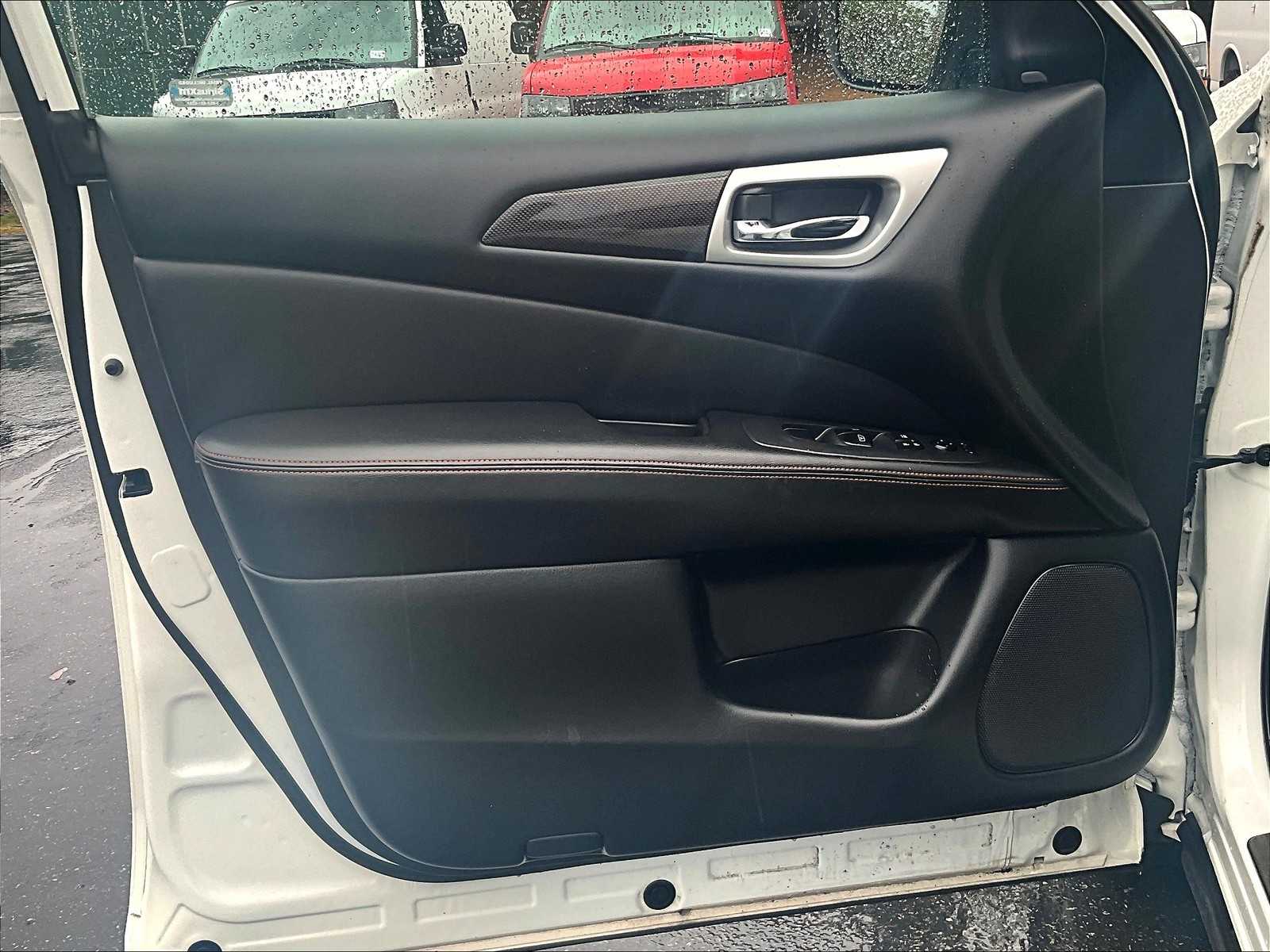 2020 Nissan Pathfinder SV - Photo 9