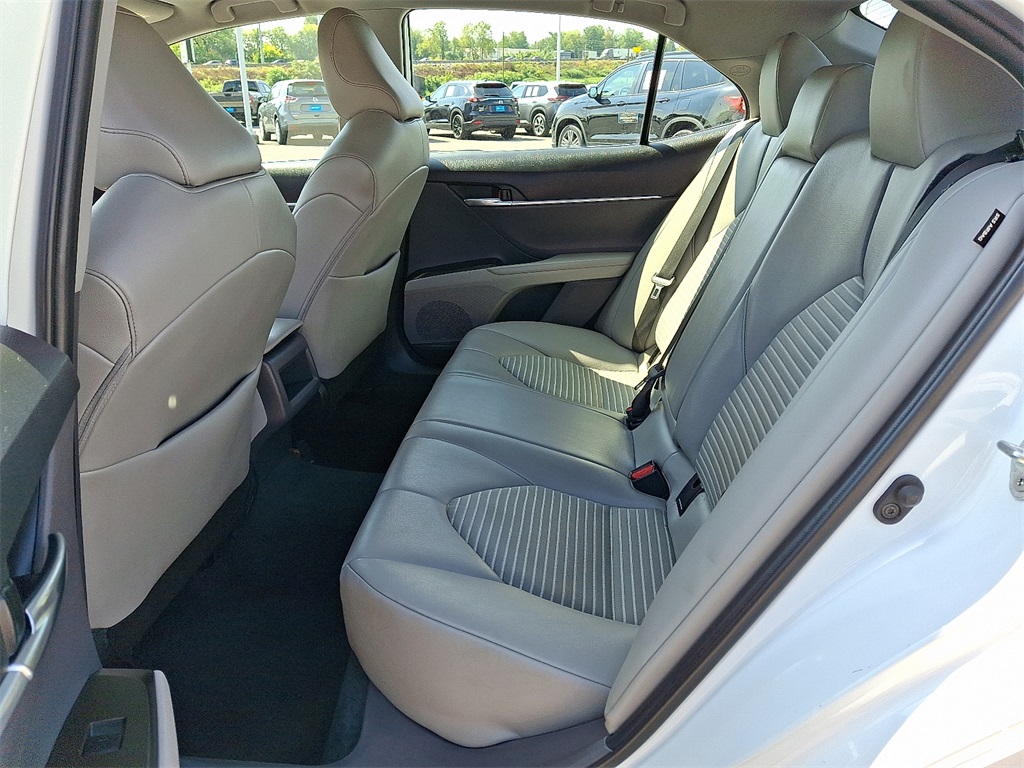 2022 Toyota Camry SE - Photo 11